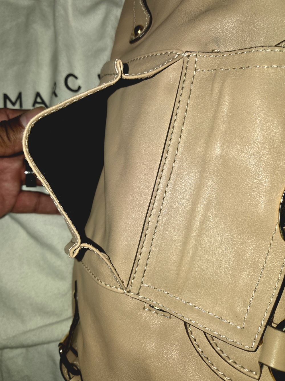 Marc Jacobs Neutral Beige Leather Satchel Handbag with Gold Hardware - Picture 5 of 8